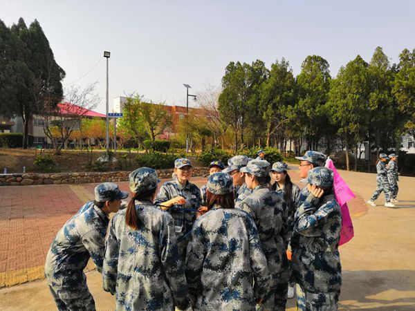 游戲環(huán)節(jié)中，大家齊心協(xié)作，群策群力