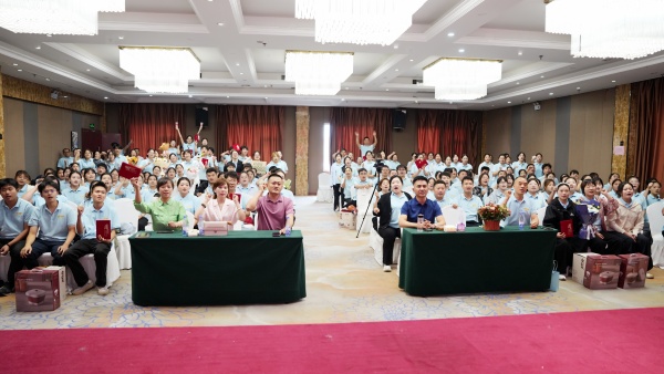 易視界2025年8月嘉獎(jiǎng)會(huì)暨9月啟動(dòng)大會(huì)圓滿收官