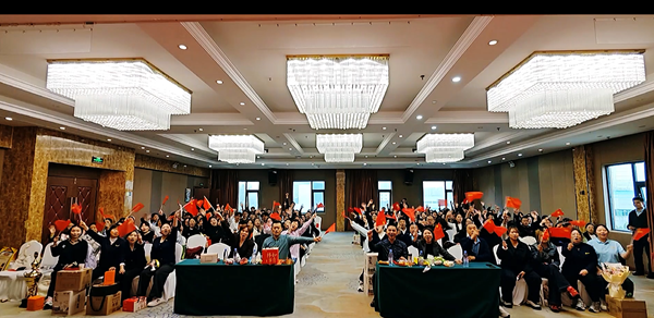 凝心聚力，再創(chuàng)巔峰！易視界月度嘉獎會圓滿落幕